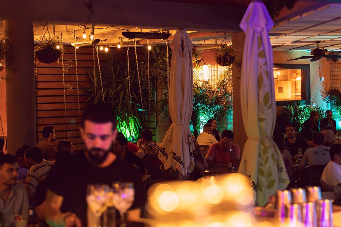 The Terrace de día