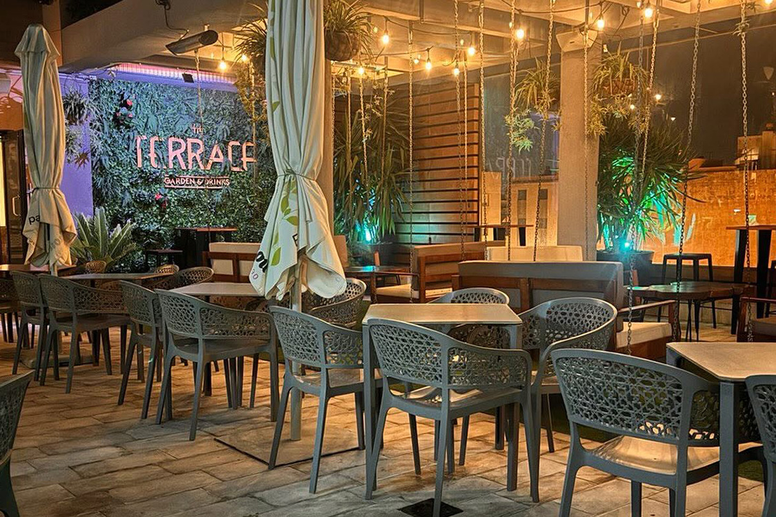 The Terrace de día